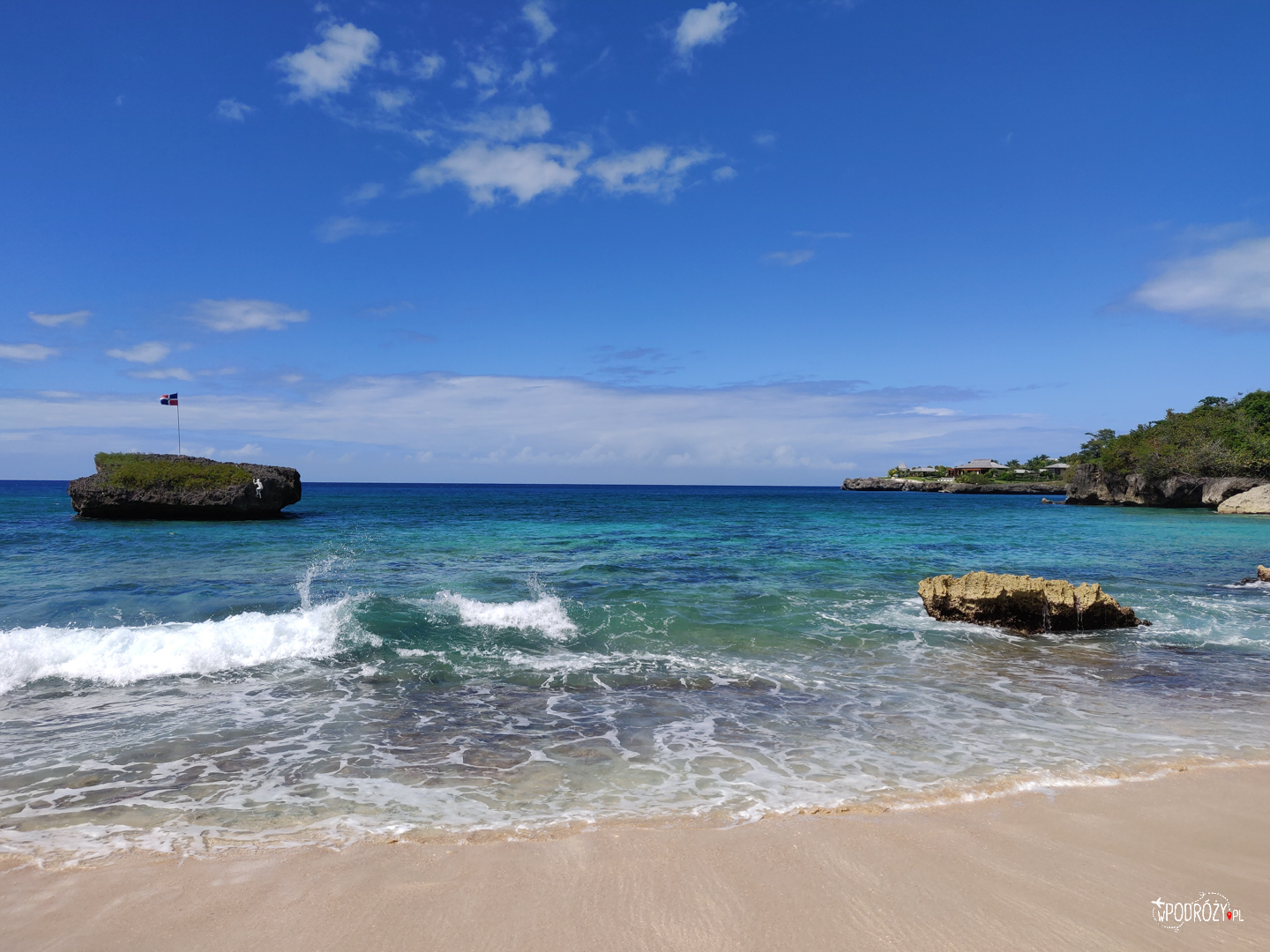 plaza-playa-de-los-enamorados-rio-san-juan