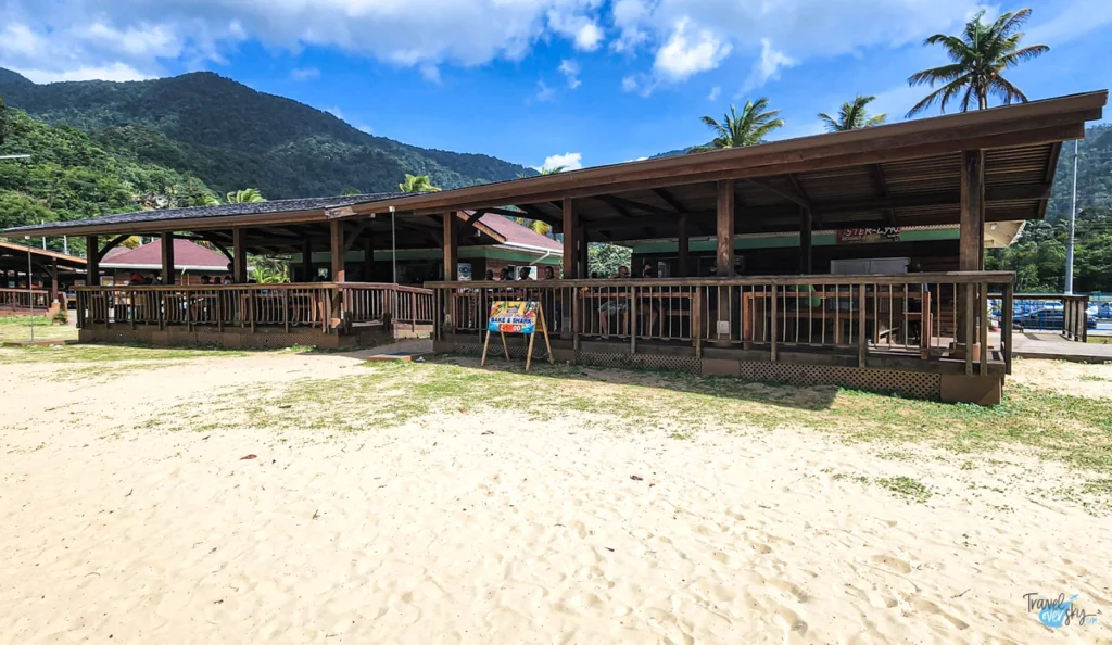richards-bake-shark-maracas-beach-trinidad-and-tobago