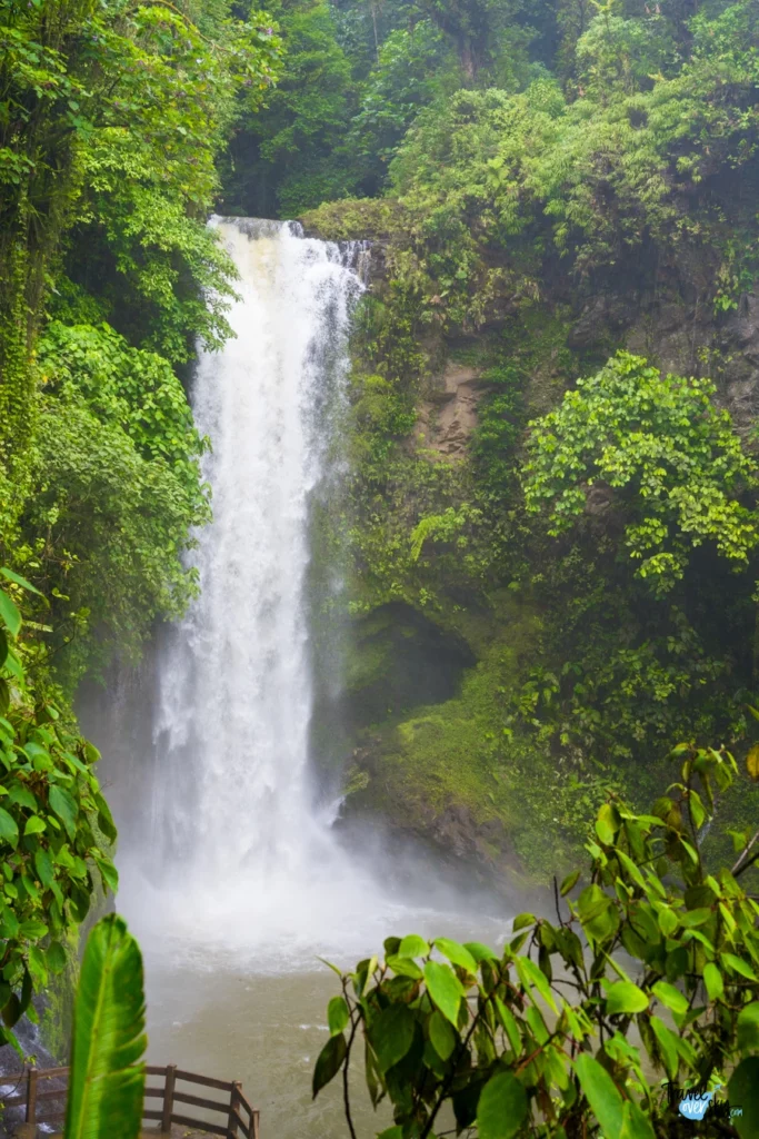 la-paz-waterfall-costa-rica