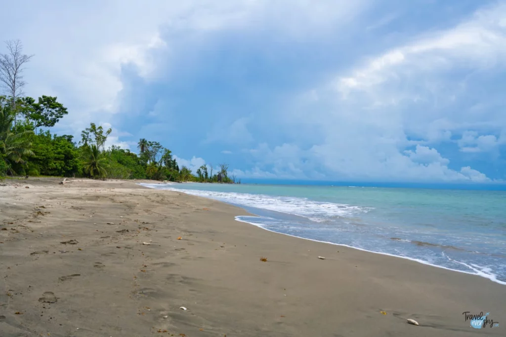 playa-cahuita-costa-rica