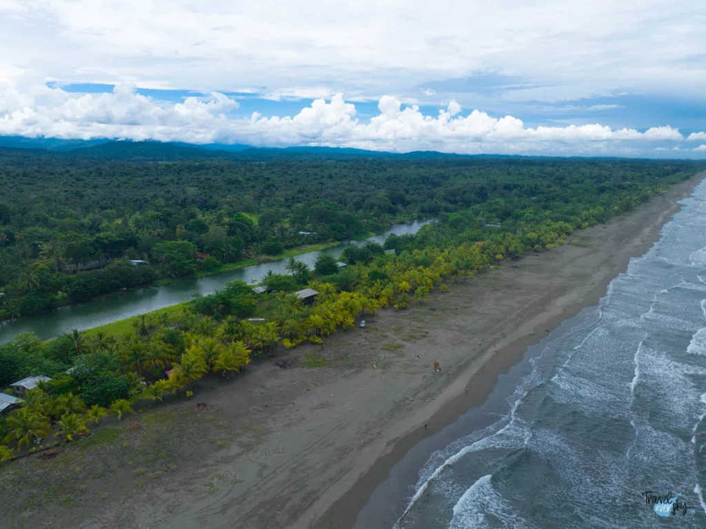 playa-tortuguero-costa-rica