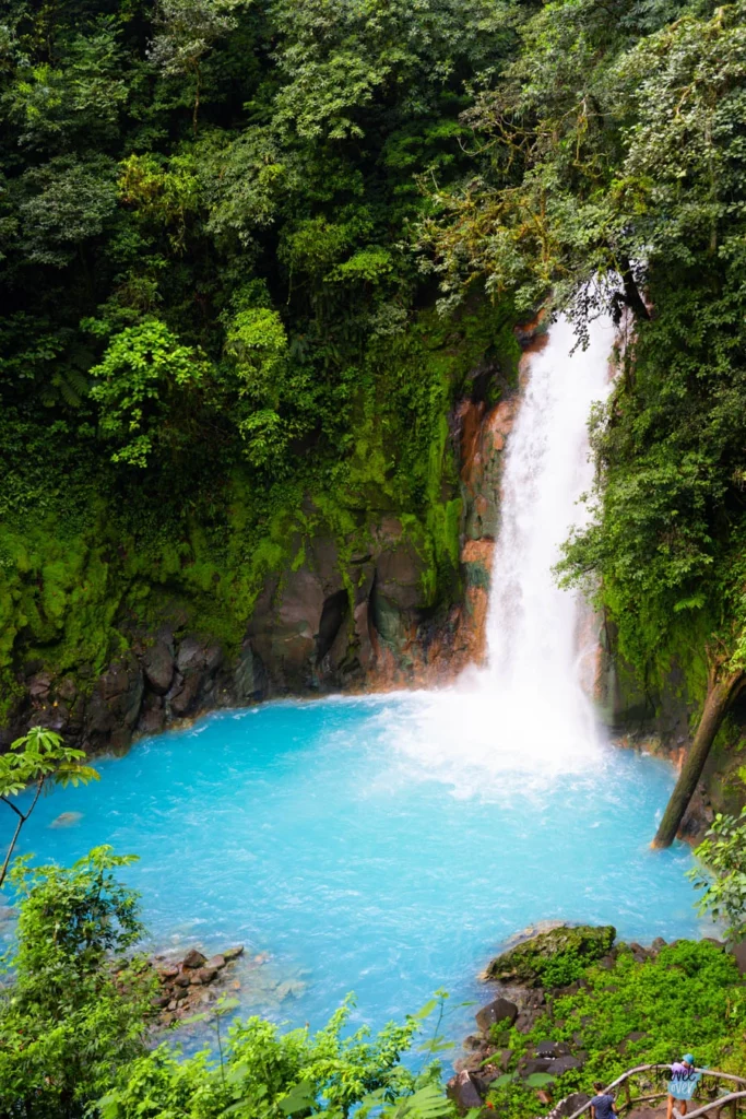 salto-el-rio-celeste-costa-rica